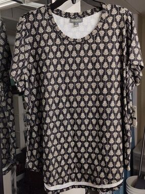 Style & Co. Black Short-Sleeve Tee with White Geometric Print